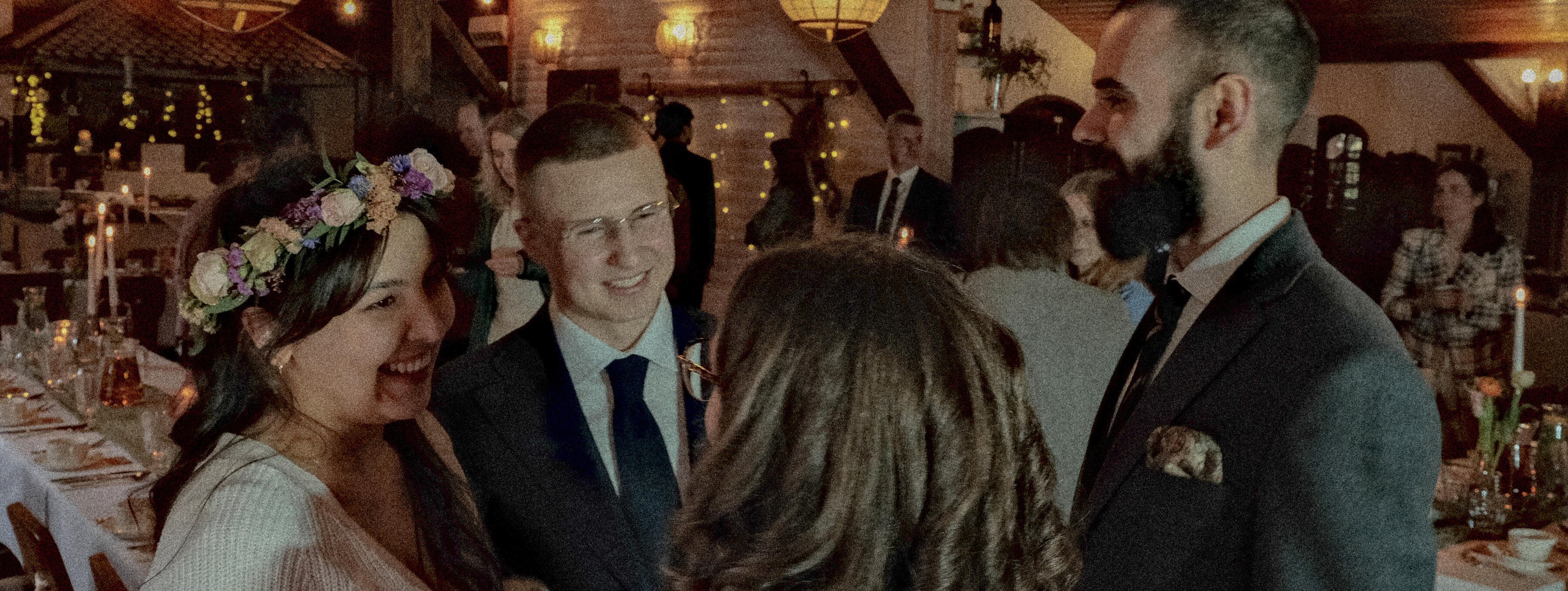 Rozmowy w trakcie wesela Radka i Estery